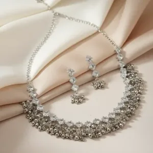 Sparkling Silver Diamond-Cut Necklace Set with Earrings
